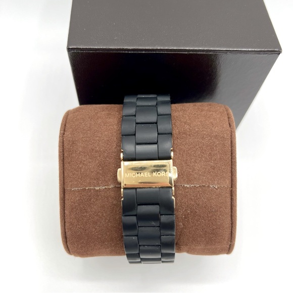 Michael Kors Oversized Runway Gold-Tone Chronograph Watch – 40mm – Box main image 9